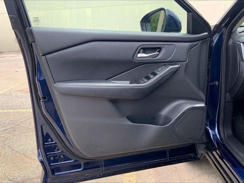 Used 2025 Nissan Rogue SV FWD image 25