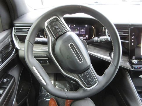 Used 2022 Jeep Wagoneer Series III w/ Premium Group I AWD/4WD image 41