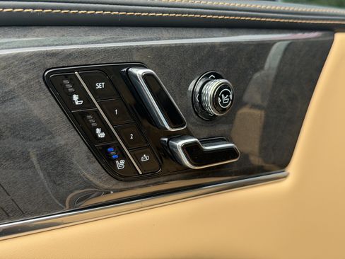 Used 2026 Cadillac Escalade IQL Sport 2 w/ LPO, ONYX Package AWD/4WD image 19