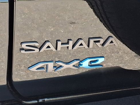 Used 2025 Jeep Wrangler Unlimited Sahara w/ Safety Group AWD/4WD image 30