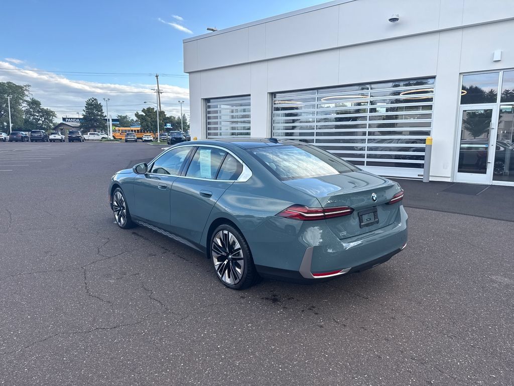 Certified 2025 BMW 530i xDrive w/ Executive Package AWD/4WD image 3