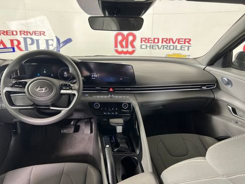 Used 2024 Hyundai Elantra SEL image 14