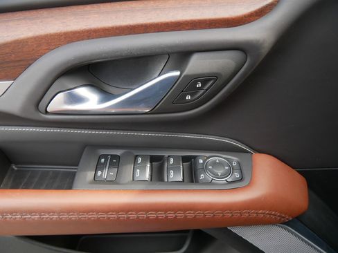 Used 2023 GMC Yukon XL Denali Ultimate image 18