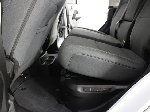Used 2025 Jeep Wrangler Unlimited Sahara AWD/4WD image 16