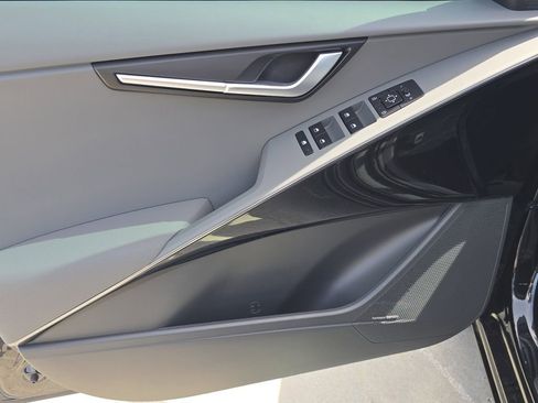 New 2026 Kia Niro EX FWD image 18