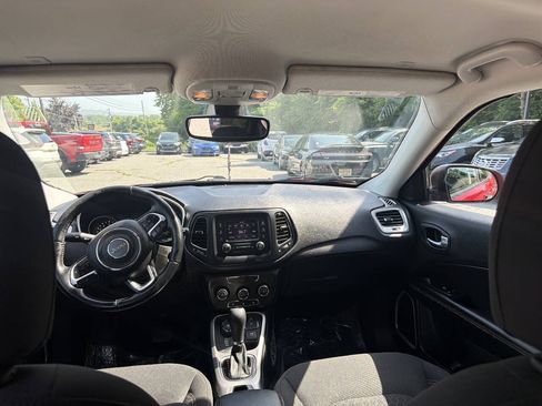 Used 2018 Jeep Compass Sport w/ Cold Weather Group AWD/4WD image 17
