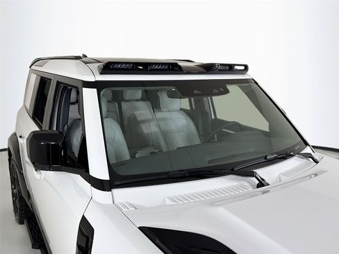 Used 2026 Land Rover Defender 110 X-Dynamic SE AWD/4WD image 34