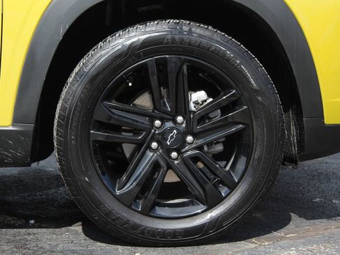 Used 2025 Chevrolet Trax ACTIV w/ Driver Confidence Package image 24