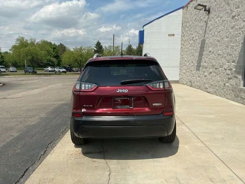 Used 2020 Jeep Cherokee Latitude Plus AWD/4WD image 12
