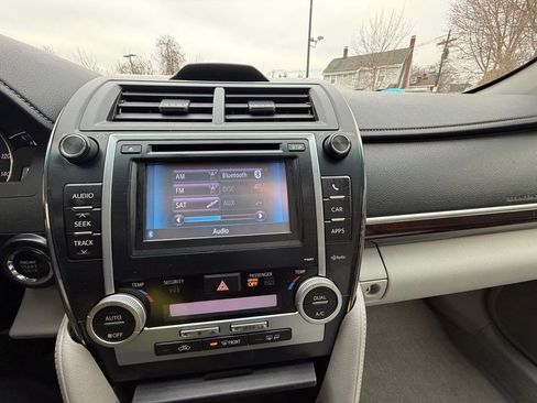 Used 2012 Toyota Camry XLE w/ Leather Pkg image 22