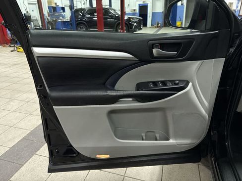 Used 2019 Toyota Highlander XLE w/ Protection Package #3 AWD/4WD image 32
