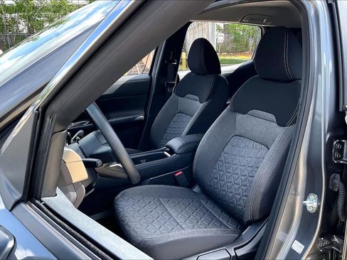 Used 2025 Nissan Kicks SV FWD image 8