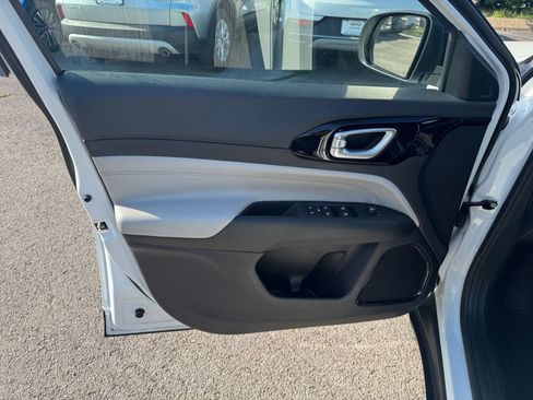 Used 2025 Jeep Compass Limited AWD/4WD image 18