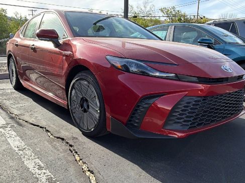 New 2026 Toyota Camry SE FWD image 1