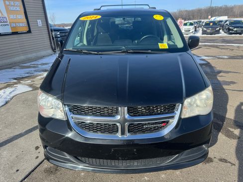 Used 2014 Dodge Grand Caravan SXT image 2