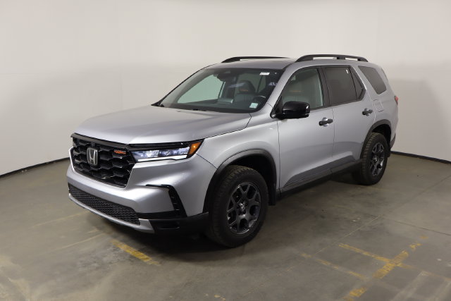 Used 2025 Honda Pilot TrailSport image 1