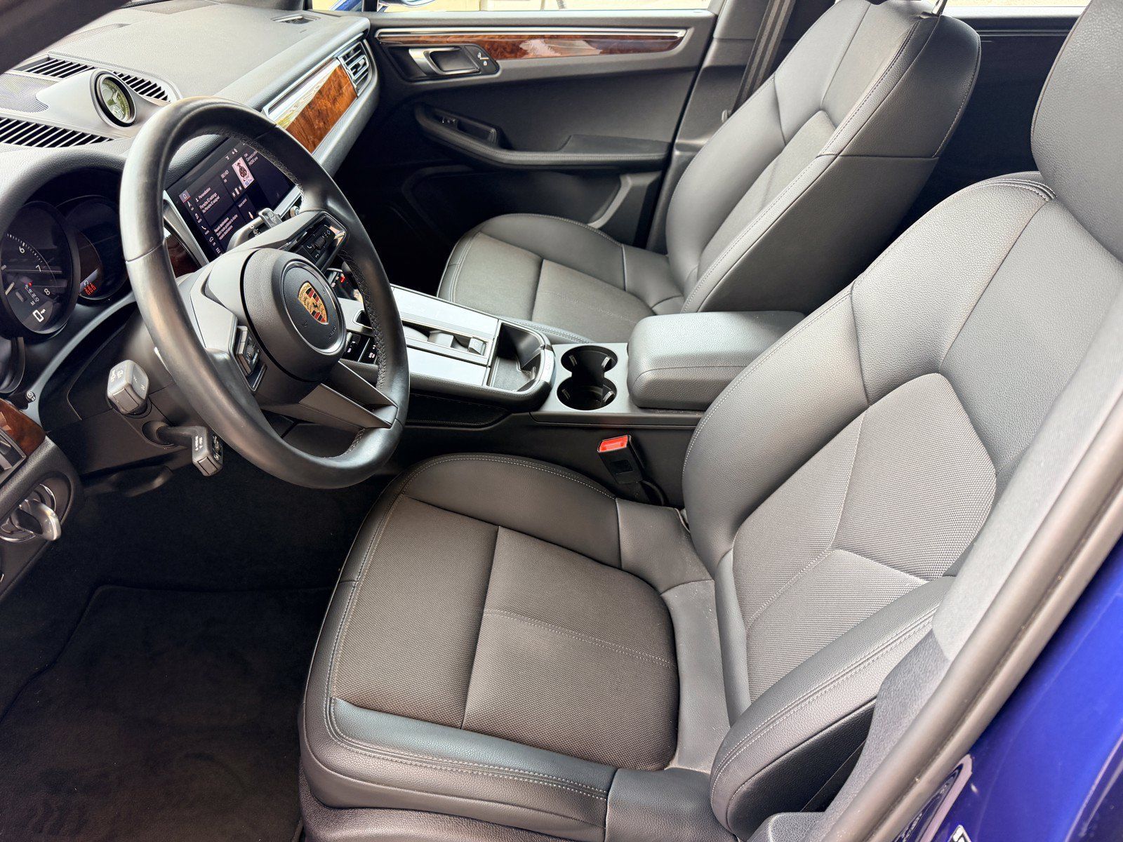 Used 2023 Porsche Macan Turbo AWD/4WD image 23