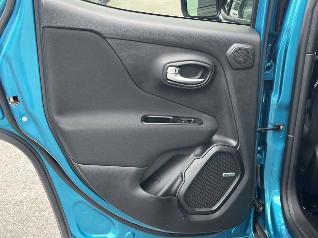 Used 2021 Jeep Renegade Latitude w/ Luxury Group I FWD image 17