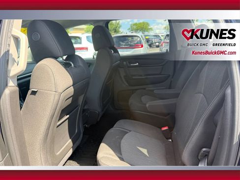 Used 2015 Chevrolet Traverse LT w/ Style and Technology Package FWD image 33