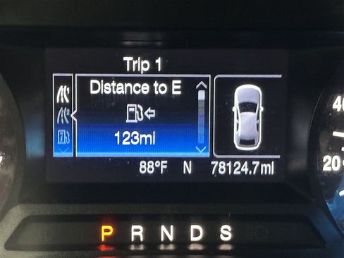 Used 2016 Ford Fusion SE FWD image 26