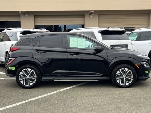 Used 2023 Hyundai Kona SE FWD image 3
