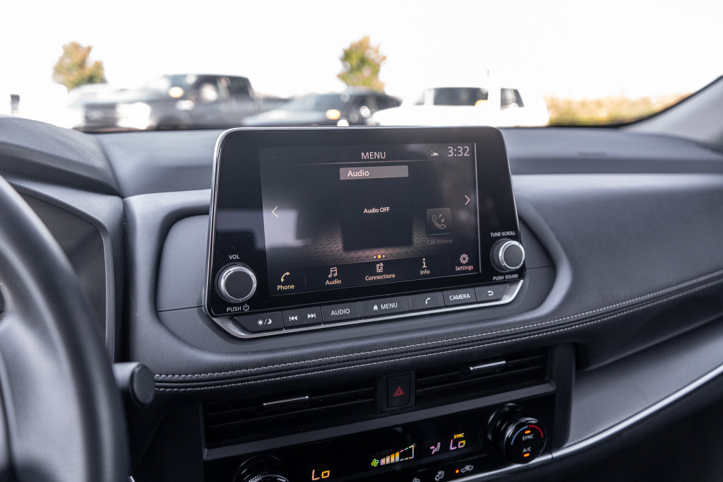 Used 2024 Nissan Rogue SV FWD image 30