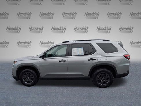 Used 2025 Honda Pilot TrailSport image 8
