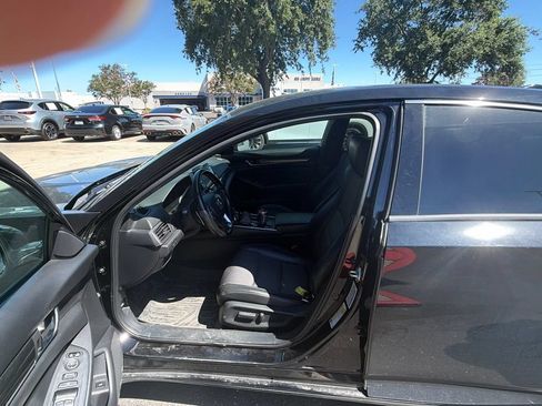 Used 2018 Honda Accord Sport image 3