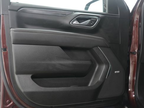 Used 2022 GMC Yukon XL SLT w/ SLT Luxury Package image 23