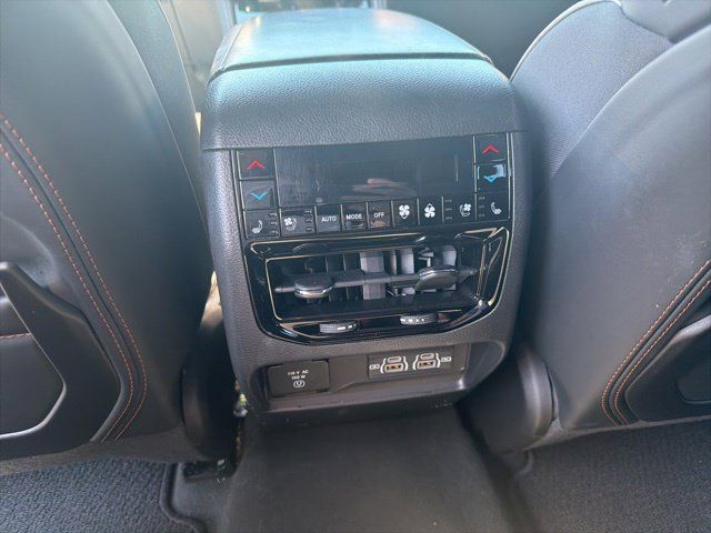 Used 2024 Jeep Grand Cherokee Summit AWD/4WD image 23