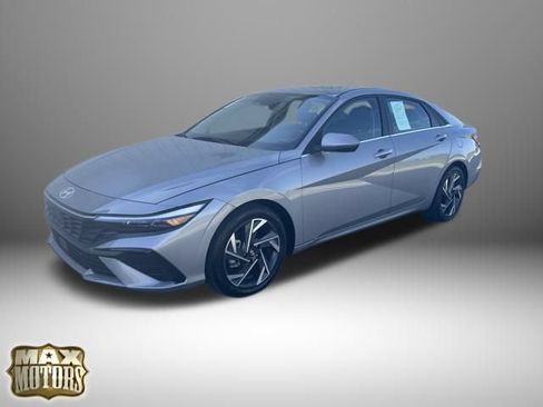 Used 2025 Hyundai Elantra Limited FWD image 3