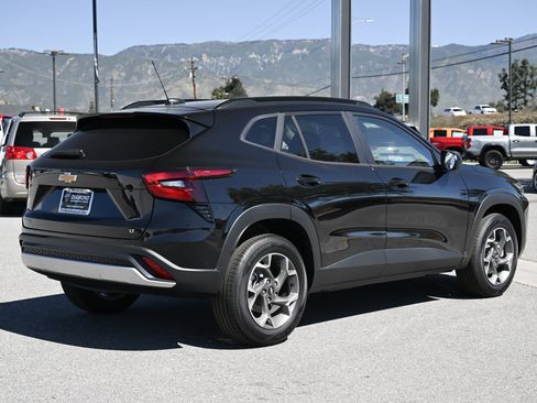 New 2026 Chevrolet Trax LT w/ Sunroof Package image 4