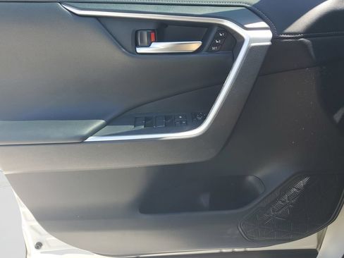 Used 2019 Toyota RAV4 Limited w/ Cold Weather Package FWD image 20