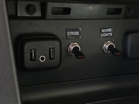 Used 2022 Chevrolet Colorado LT w/ Fleet Safety Package image 9