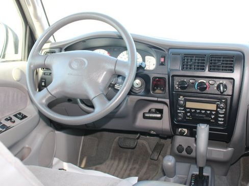 Used 2004 Toyota Tacoma Base image 22