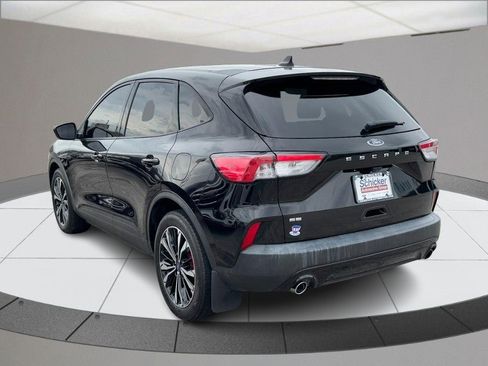 Used 2022 Ford Escape SE w/ SE Sport Appearance Package image 6