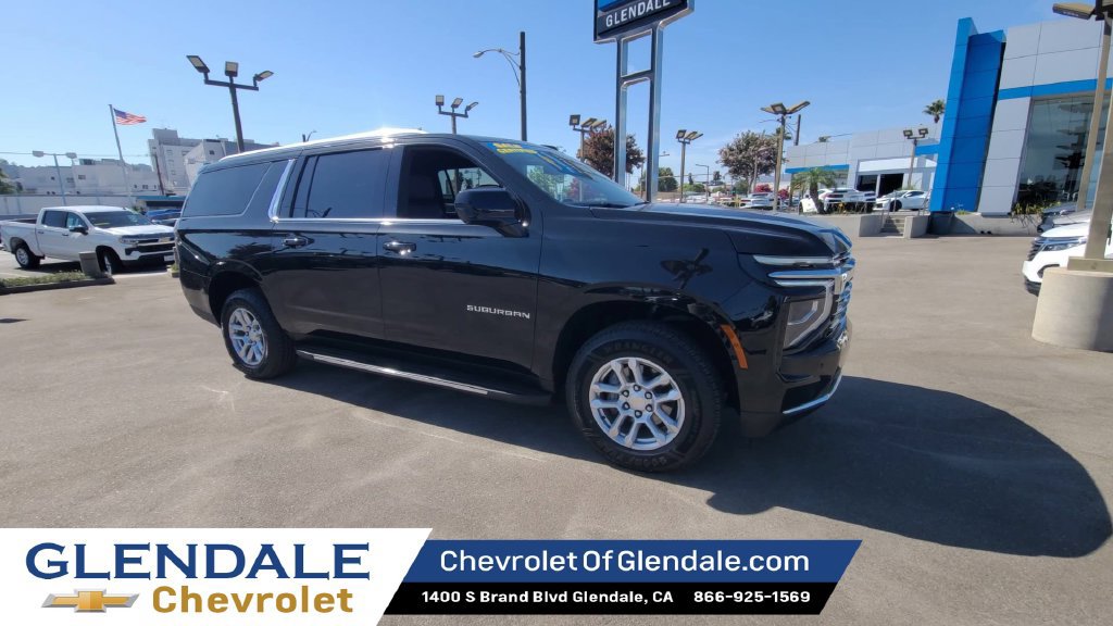 Certified 2025 Chevrolet Suburban LT AWD/4WD image 2