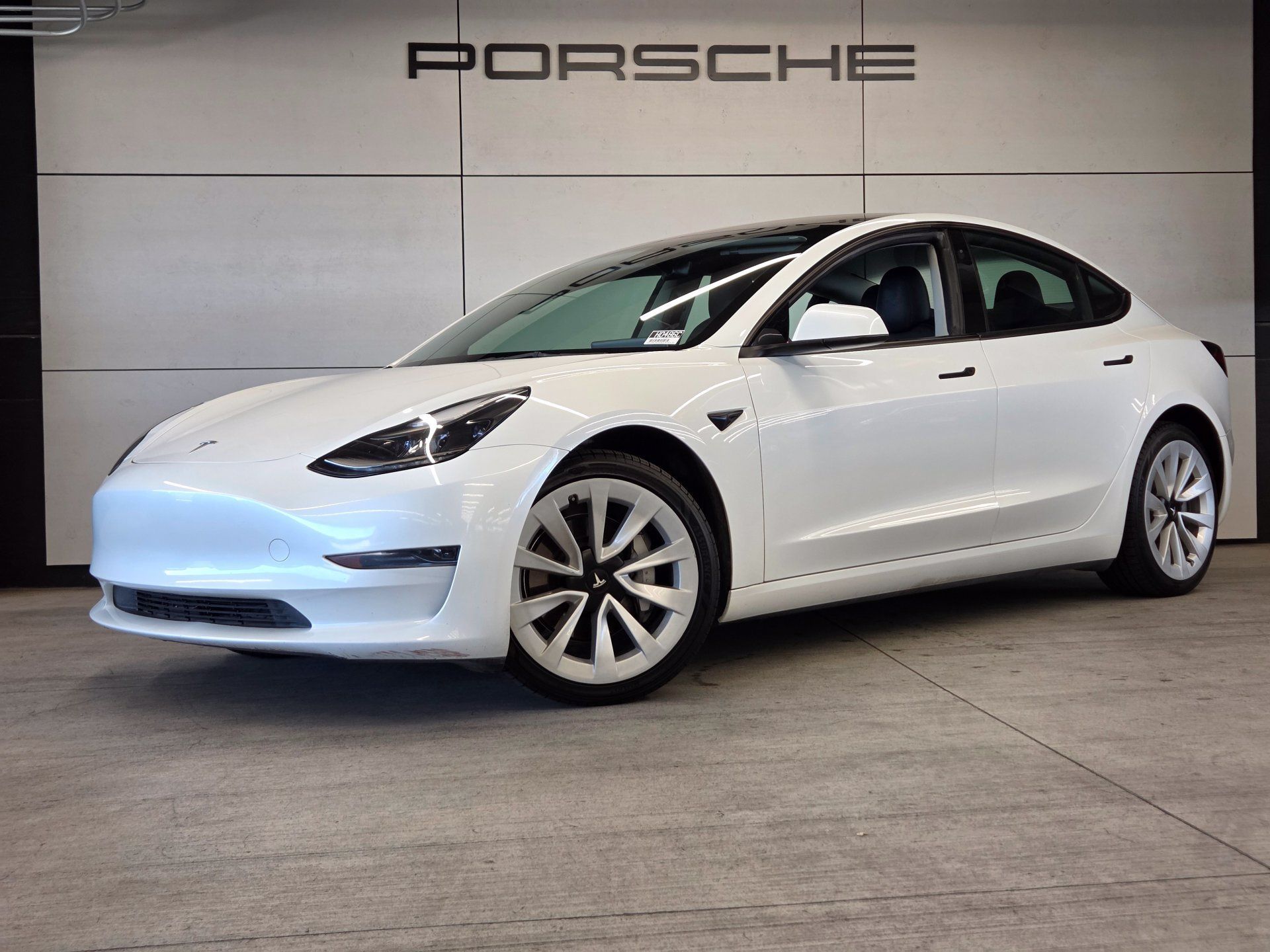 Used 2023 Tesla Model 3 Standard Range RWD image 1