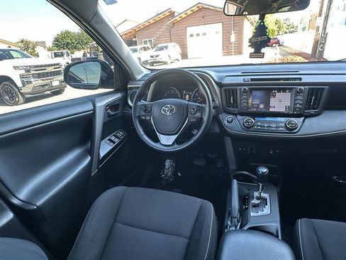 Used 2018 Toyota RAV4 XLE AWD/4WD image 7