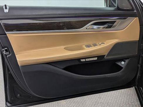 Used 2017 BMW 740i RWD image 13