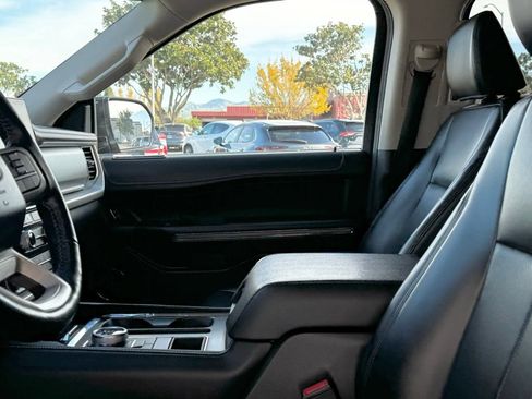 Used 2024 Ford Expedition XLT RWD image 11