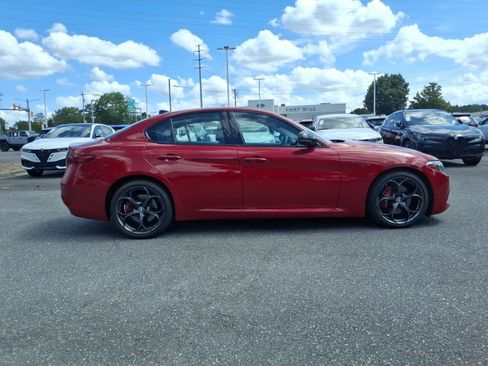Used 2019 Alfa Romeo Giulia Ti Sport w/ Quick Order Package 22S Sport AWD/4WD image 11