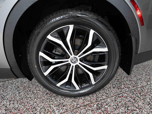 Used 2024 Toyota Crown AWD/4WD image 28