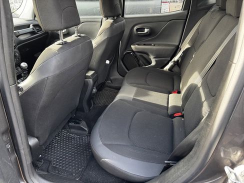 Used 2018 Jeep Renegade Altitude image 7