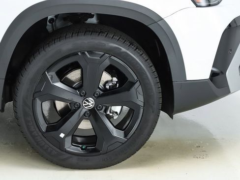 New 2026 Volkswagen Taos SEL image 14