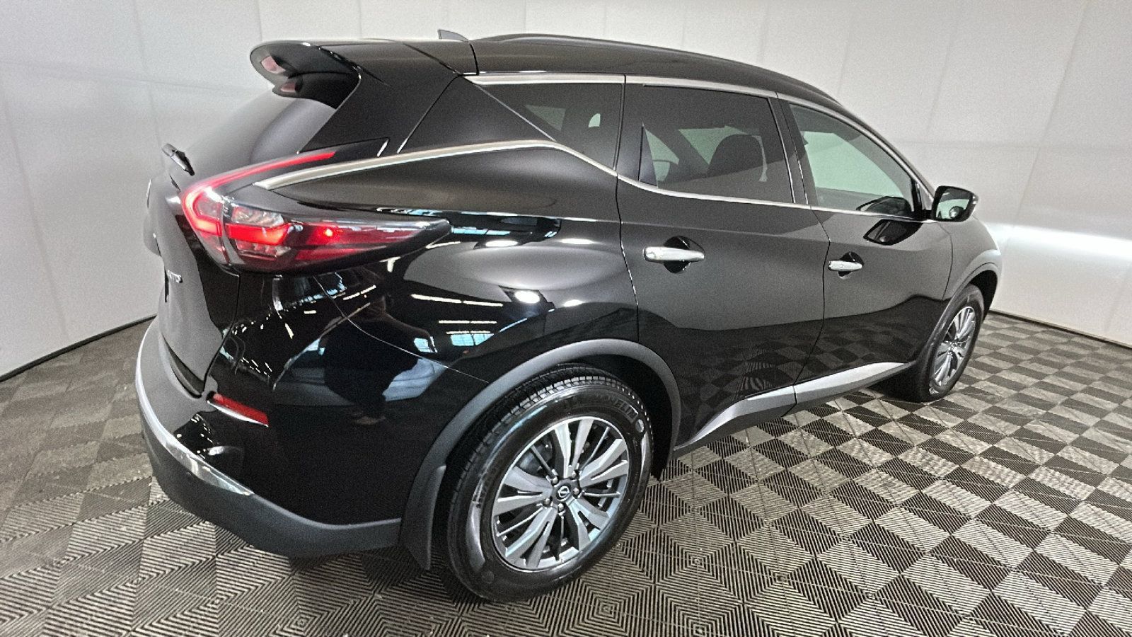 Used 2023 Nissan Murano S AWD/4WD image 3