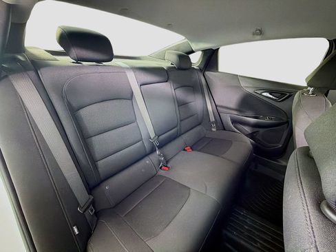 Used 2022 Chevrolet Malibu LT FWD image 32