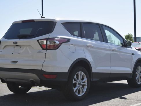 Used 2017 Ford Escape SE FWD image 3