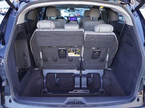 Used 2025 Toyota Sienna XLE image 9