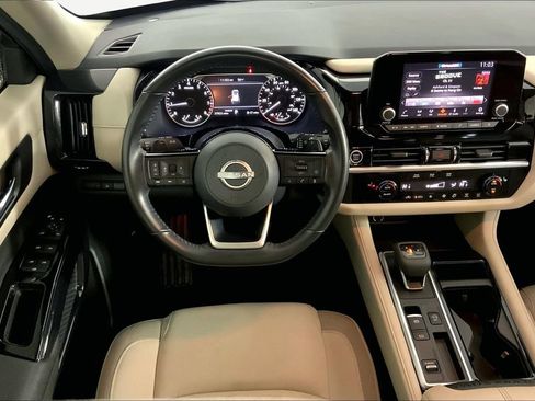 Used 2022 Nissan Pathfinder SV w/ SV Black Package image 8